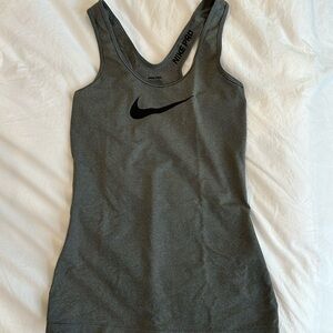 NIKE women’s Pro solid tank top dry fit (size XS)